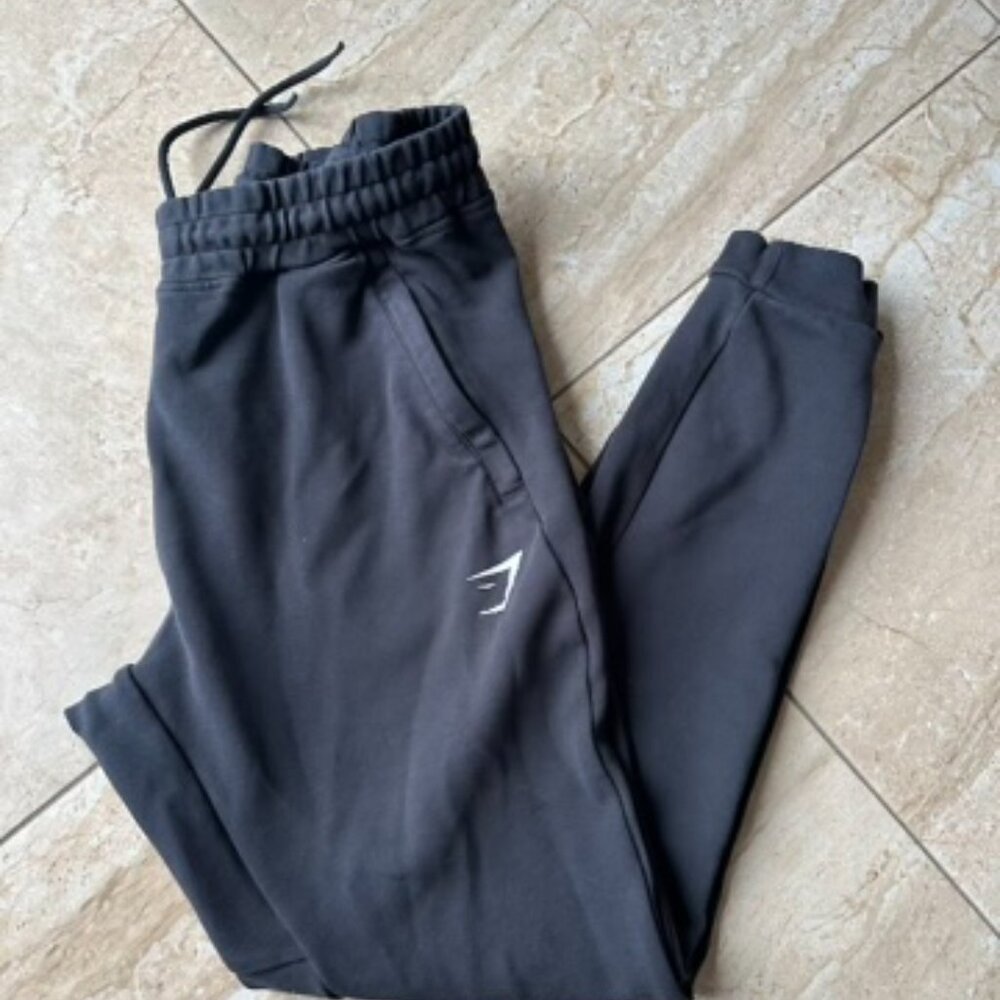 GYMSHARK BOYS  SIZE SMALL BLACK SWEATPANTS SIZE 12 /14